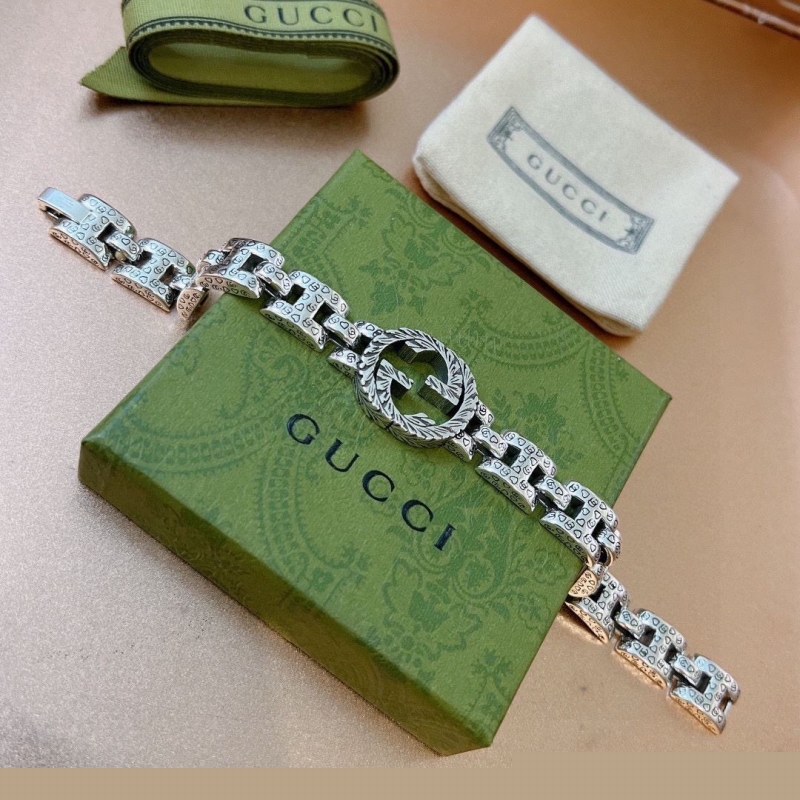G*u*i bracelets